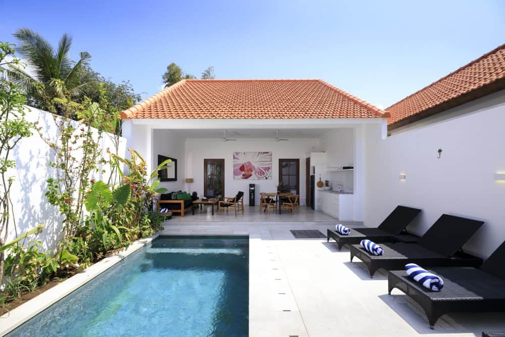 WALKING DISTANCE TO THE BEACH 2 BEDROOM VILLA FOR SALE LEASEHOLD IN SEMINYAK BE-2145 